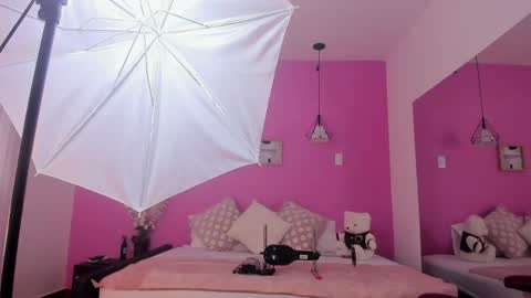 Snapshot of liapinket chatting on 05-19-26, 12:00 liapinket online show from 05-19-26, 12:00