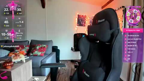 LiaQuinn online show from 10-15-25, 11:10