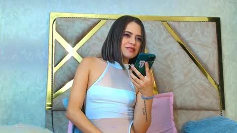 Snapshot of liaruso chatting on 01-12-25, 12:39 liaross online show from 01-12-25, 12:39