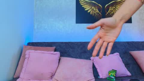 Snapshot of liaruso chatting on 02-17-25, 08:15 liaross online show from 02-17-25, 08:15