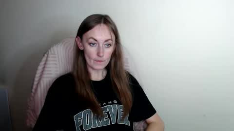 Lia online show from 05-17-26, 12:23
