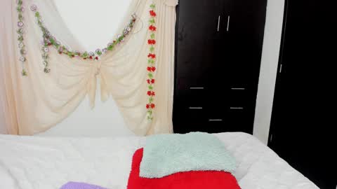 Snapshot of liawatson chatting on 02-14-25, 02:54 Lia online show from 02-14-25, 02:54