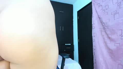 Snapshot of liawatson chatting on 03-05-25, 04:02 Lia online show from 03-05-25, 04:02