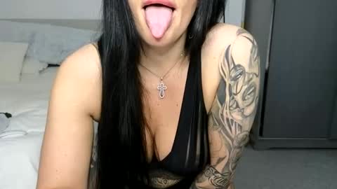 Snapshot of libbyloveheartx chatting on 02-05-25, 08:14 Libby online show from 02-05-25, 08:14