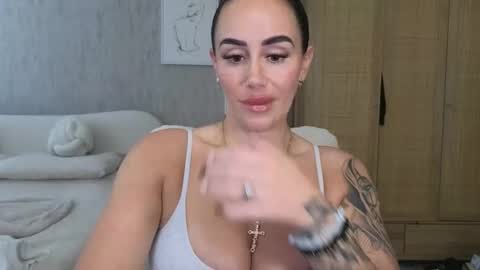 Snapshot of libbyloveheartx chatting on 10-02-25, 10:33 Libby online show from 10-02-25, 10:33
