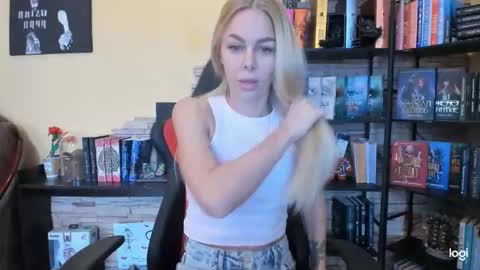 Snapshot of library_girl chatting on 12-01-25, 08:52 Anna online show from 12-01-25, 08:52