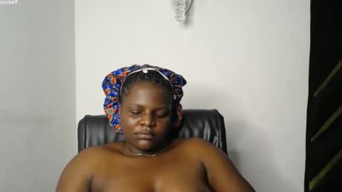 Snapshot of lick_pussyjuice chatting on 02-13-25, 12:11 kimani online show from 02-13-25, 12:11