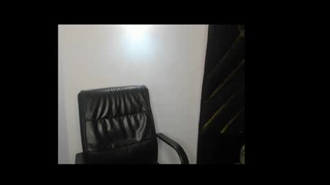 Snapshot of lick_pussyjuice chatting on 02-17-25, 07:58 kimani online show from 02-17-25, 07:58