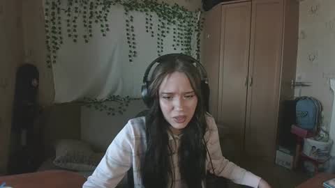 Snapshot of lidiavanwhy chatting on 06-16-26, 11:57 Mila online show from 06-16-26, 11:57