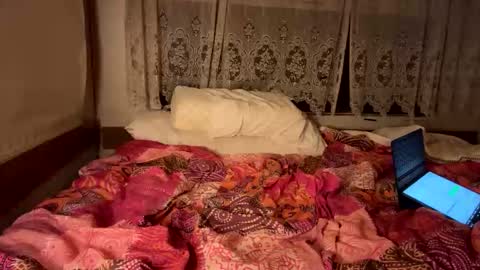 liem53 online show from 05-09-26, 08:25