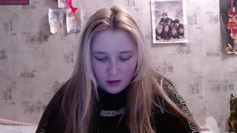 light_lunaa online show from 11-17-25, 12:44