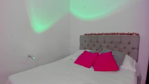 Snapshot of lightshine_ chatting on 10-24-25, 12:08 Maddie online show from 10-24-25, 12:08