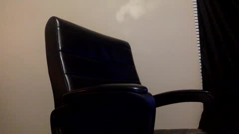 Snapshot of lightskinfreak317 chatting on 12-29-24, 07:28 CUM HAVE FUN HELP ME CUM online show from 12-29-24, 07:28
