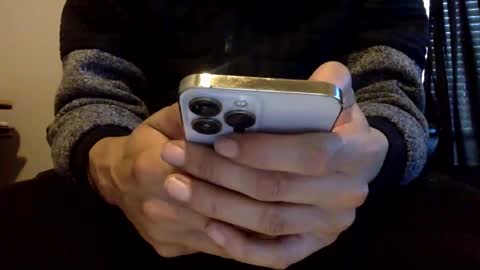 Snapshot of lightskinfreak317 chatting on 12-31-24, 09:06 CUM HAVE FUN HELP ME CUM online show from 12-31-24, 09:06