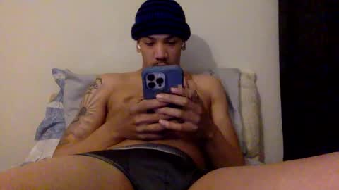 Snapshot of lightskinfreak317 chatting on 02-08-26, 11:41 CUM HAVE FUN HELP ME CUM online show from 02-08-26, 11:41