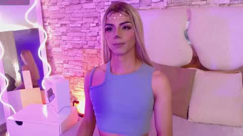 Snapshot of lihian_tay chatting on 09-20-25, 03:18 LIHIAN online show from 09-20-25, 03:18