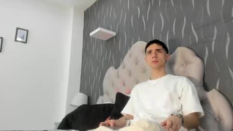 L I I A M online show from 02-11-25, 04:33