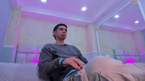 L I I A M online show from 03-02-25, 05:01