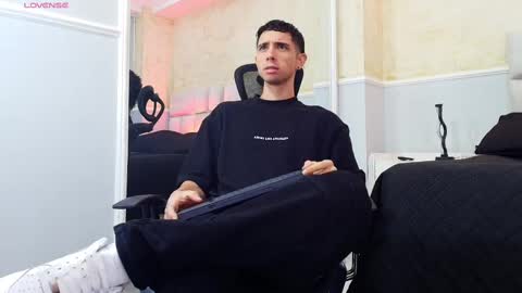 L I I A M online show from 03-11-25, 04:43