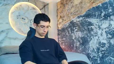 L I I A M online show from 09-11-25, 06:52