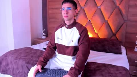 L I I A M online show from 02-24-26, 09:46