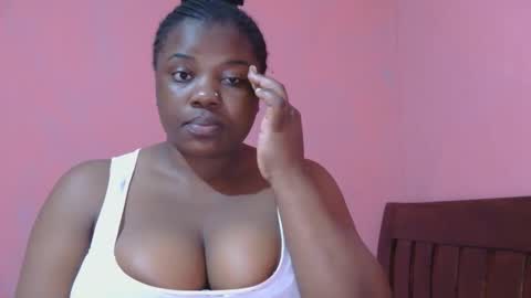 Snapshot of liilcutiee chatting on 10-19-25, 09:43 Lily online show from 10-19-25, 09:43