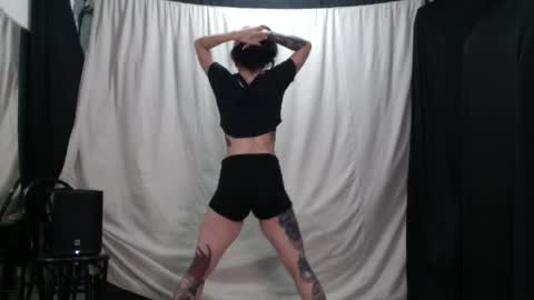 Snapshot of liilith555 chatting on 07-10-26, 05:37 liilith555 online show from 07-10-26, 05:37
