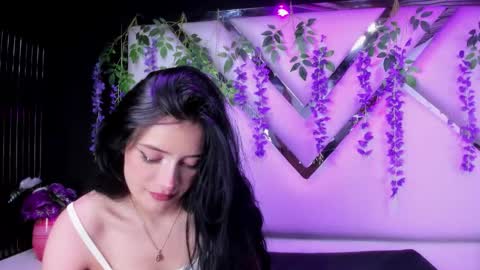 Snapshot of liinzy_rouse chatting on 04-21-26, 06:09 Brittany online show from 04-21-26, 06:09