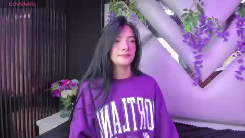 Snapshot of liinzy_rouse chatting on 06-19-26, 04:00 Brittany online show from 06-19-26, 04:00