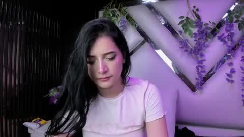 Snapshot of liinzy_rouse chatting on 07-03-26, 02:01 Brittany online show from 07-03-26, 02:01