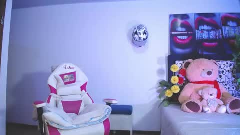 Snapshot of lika_little3 chatting on 06-08-26, 12:58 Liika online show from 06-08-26, 12:58