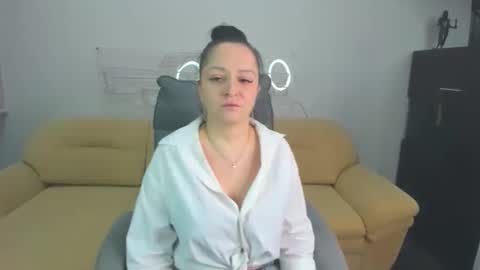 Snapshot of likaa_likaa chatting on 02-12-26, 12:11 Lika online show from 02-12-26, 12:11