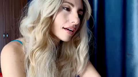 Snapshot of like_firebird chatting on 09-10-25, 06:35 Mia Onlyfans link - online show from 09-10-25, 06:35