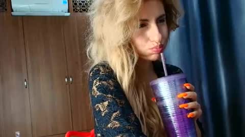 Snapshot of like_firebird chatting on 11-21-25, 06:34 Mia Onlyfans link - online show from 11-21-25, 06:34