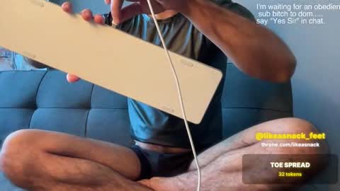 likeasnack online show from 11-17-25, 04:35