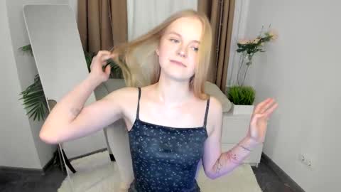 Snapshot of lil_cookie_monster chatting on 03-04-26, 12:22 Erica online show from 03-04-26, 12:22