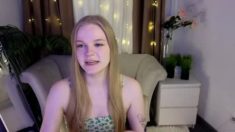 Snapshot of lil_cookie_monster chatting on 04-02-26, 11:19 Erica online show from 04-02-26, 11:19