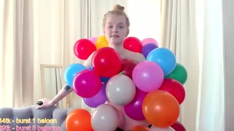 Snapshot of lil_cookie_monster chatting on 04-16-26, 11:33 Erica online show from 04-16-26, 11:33