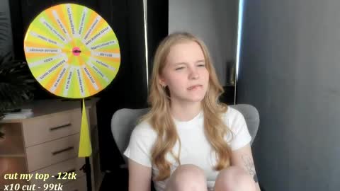Snapshot of lil_cookie_monster chatting on 04-23-26, 01:13 Erica online show from 04-23-26, 01:13