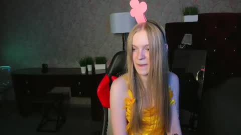 Snapshot of lil_cookie_monster chatting on 06-27-26, 12:22 Erica online show from 06-27-26, 12:22