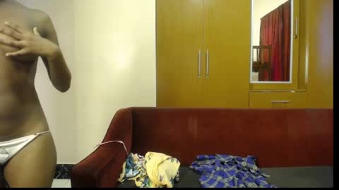 Snapshot of lil_doll_melanin chatting on 04-17-26, 02:31 Uni online show from 04-17-26, 02:31