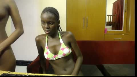 Snapshot of lil_doll_melanin chatting on 04-18-26, 05:00 Uni online show from 04-18-26, 05:00