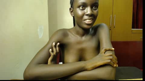 Snapshot of lil_doll_melanin chatting on 04-27-26, 03:43 Uni online show from 04-27-26, 03:43