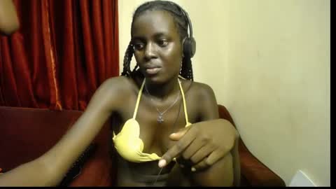 Snapshot of lil_doll_melanin chatting on 05-23-26, 03:12 Uni online show from 05-23-26, 03:12