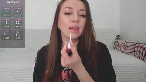 Snapshot of lil_foxy999 chatting on 02-03-26, 06:22 Alisa online show from 02-03-26, 06:22