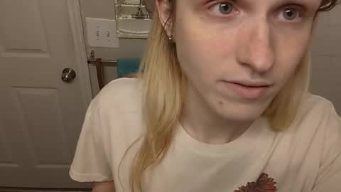 Snapshot of lil_gem chatting on 11-19-25, 10:21 lil gemmie online show from 11-19-25, 10:21