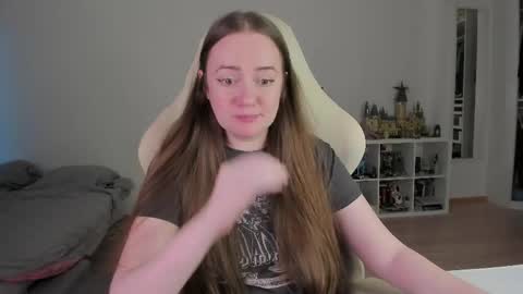 Snapshot of lil_happiness chatting on 05-23-26, 06:34 for free registration 3 online show from 05-23-26, 06:34