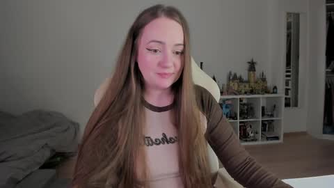 Snapshot of lil_happiness chatting on 05-24-26, 08:47 for free registration 3 online show from 05-24-26, 08:47