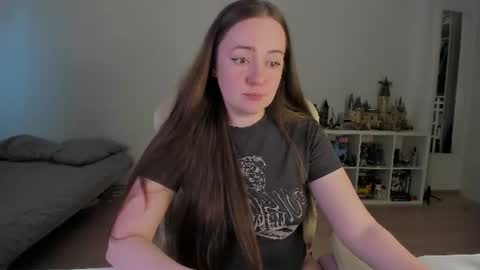 Snapshot of lil_happiness chatting on 06-17-26, 04:15 for free registration 3 online show from 06-17-26, 04:15