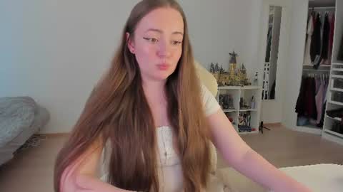 Snapshot of lil_happiness chatting on 06-22-26, 12:57 for free registration 3 online show from 06-22-26, 12:57